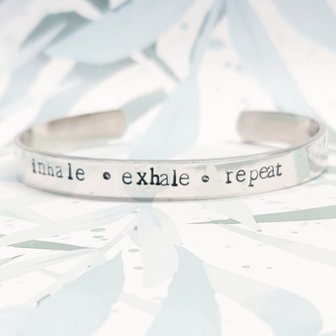 Armband - Inhale Exhale Repeat